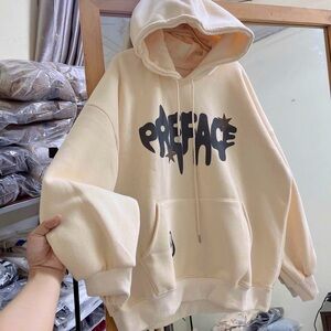 Fashion hoodie with zipper and pocket